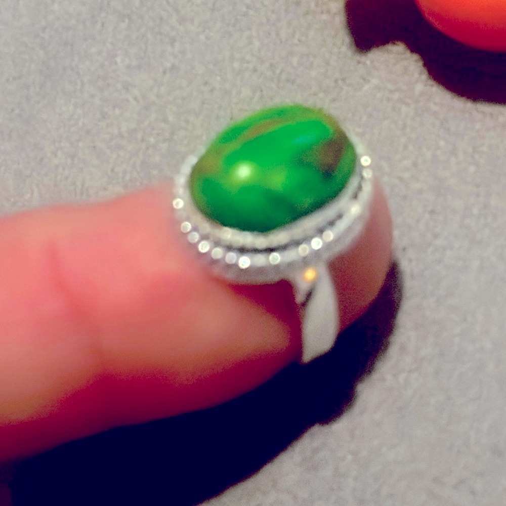 Sterling Silver Gaspeite ring size 6 (4.35 G)